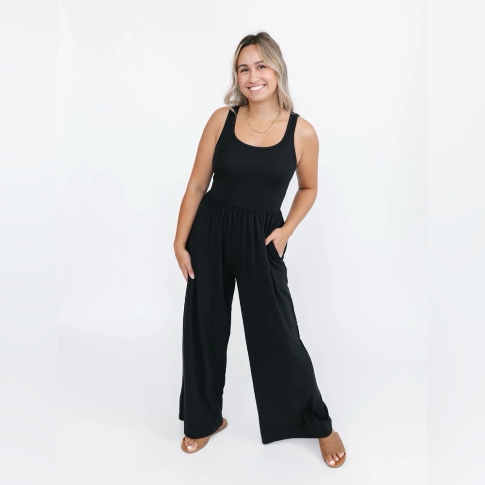 SMASH & TESS Sz L Camille Jumpsuit Wide Leg Round Neck Elastic Waistband Pockets